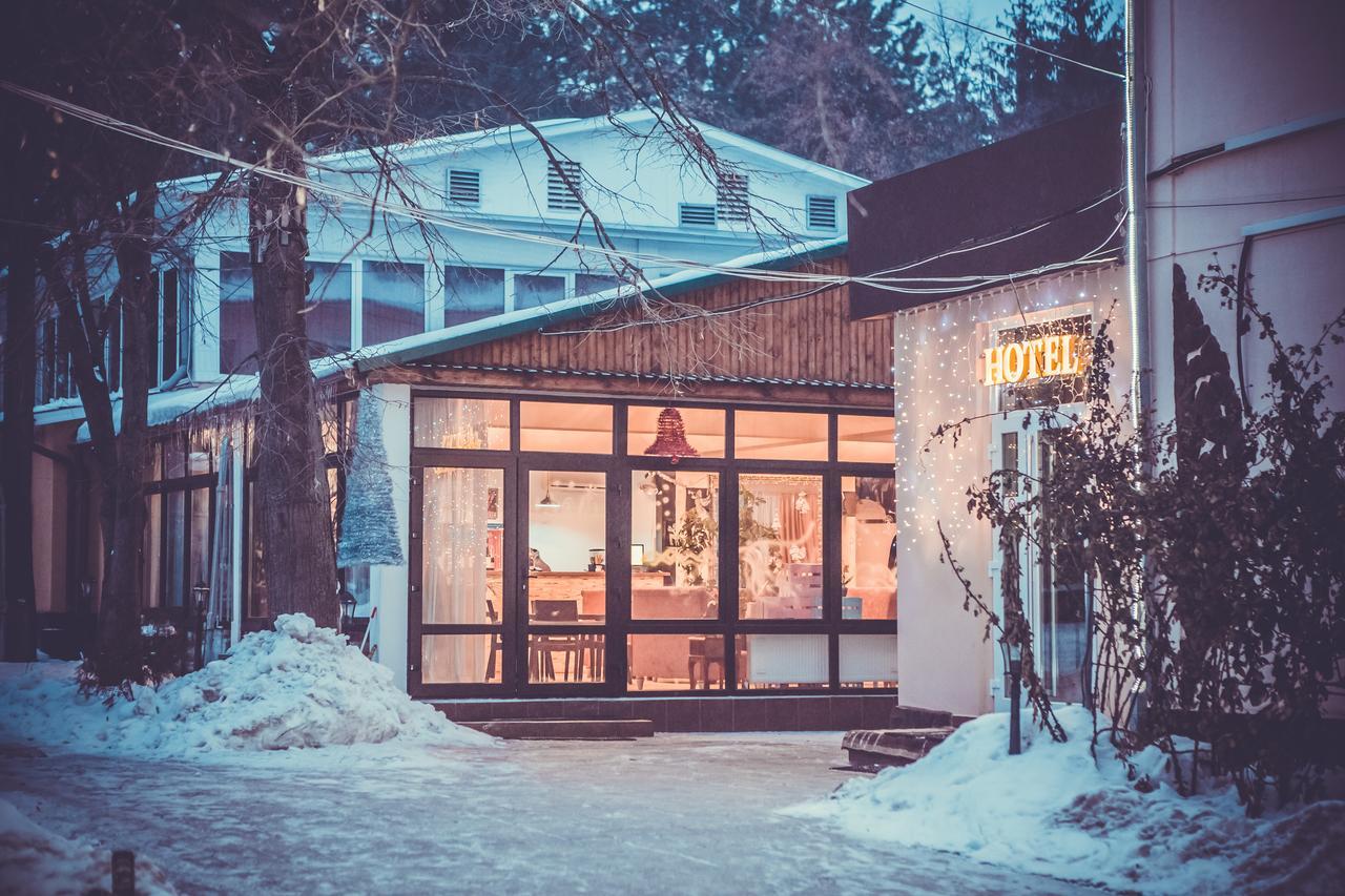 Отель Vila Bomond Единец Экстерьер фото