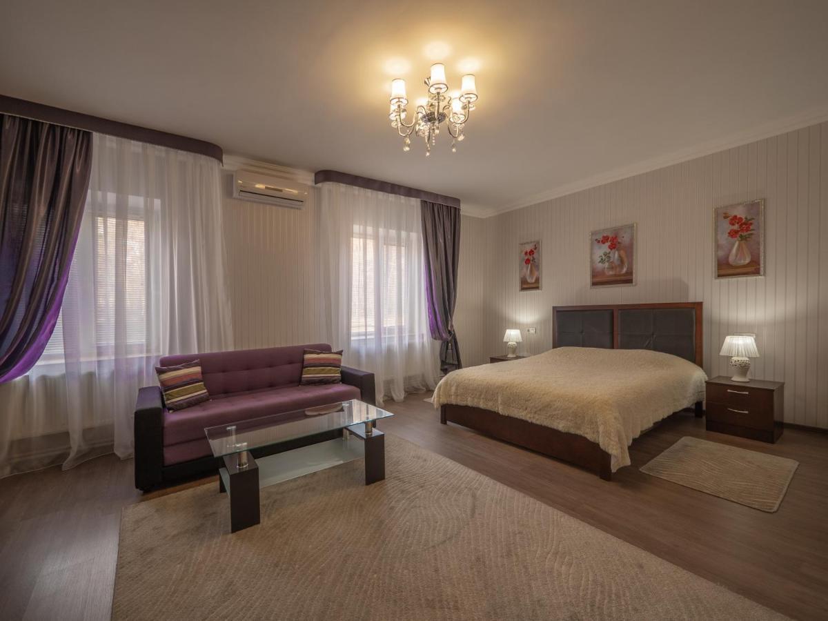 Отель Vila Bomond Единец Экстерьер фото