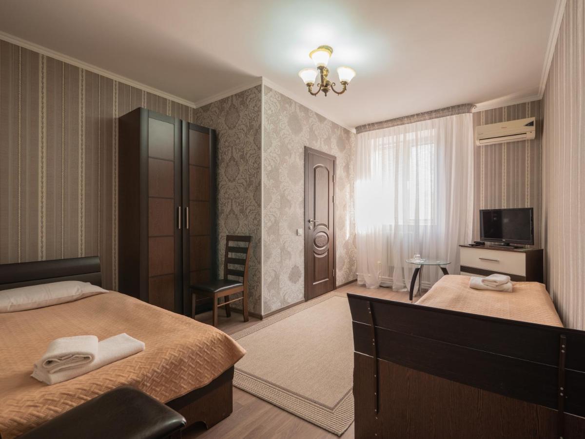 Отель Vila Bomond Единец Экстерьер фото