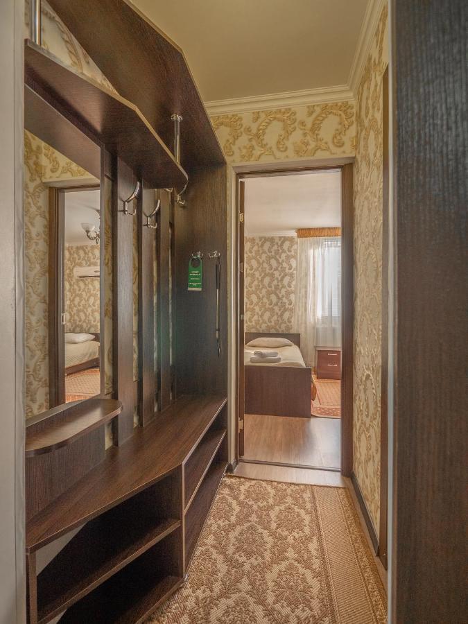 Отель Vila Bomond Единец Экстерьер фото